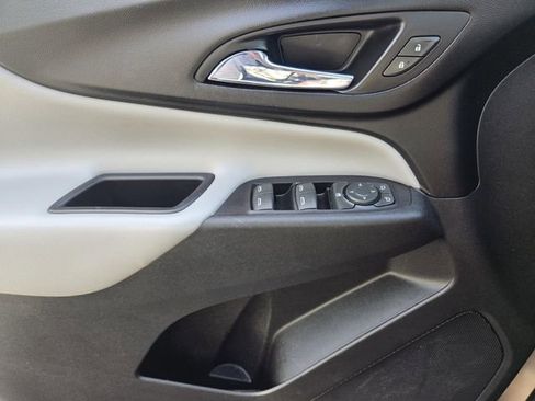 Used 2018 Chevrolet Equinox LS image 30