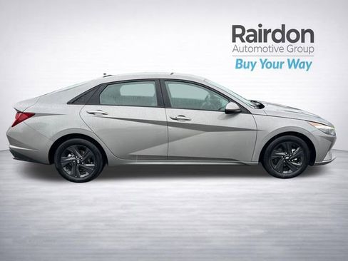 Used 2022 Hyundai Elantra SEL w/ Convenience Package FWD image 8