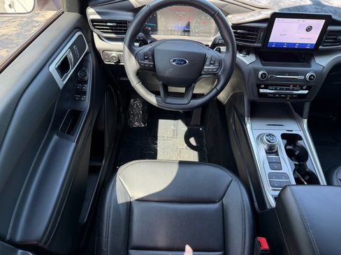 Used 2020 Ford Explorer XLT w/ Equipment Group 202A RWD image 16
