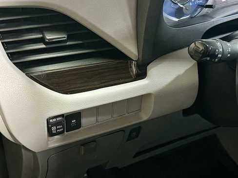 Used 2020 Toyota Sienna XLE image 11