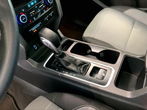 Used 2019 Ford Escape SE FWD image 17