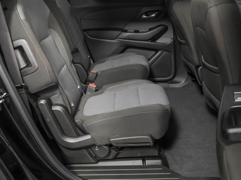 Used 2023 Chevrolet Traverse LT FWD image 41
