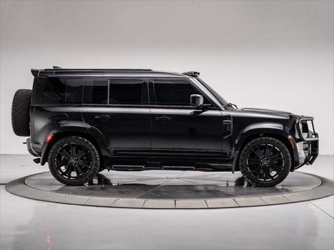 New 2025 Land Rover Defender 110 X-Dynamic SE AWD/4WD image 6
