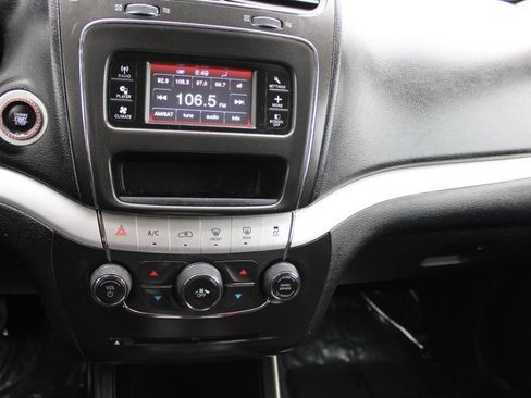 Used 2017 Dodge Journey SXT w/ Comfort/Convenience Group FWD image 14