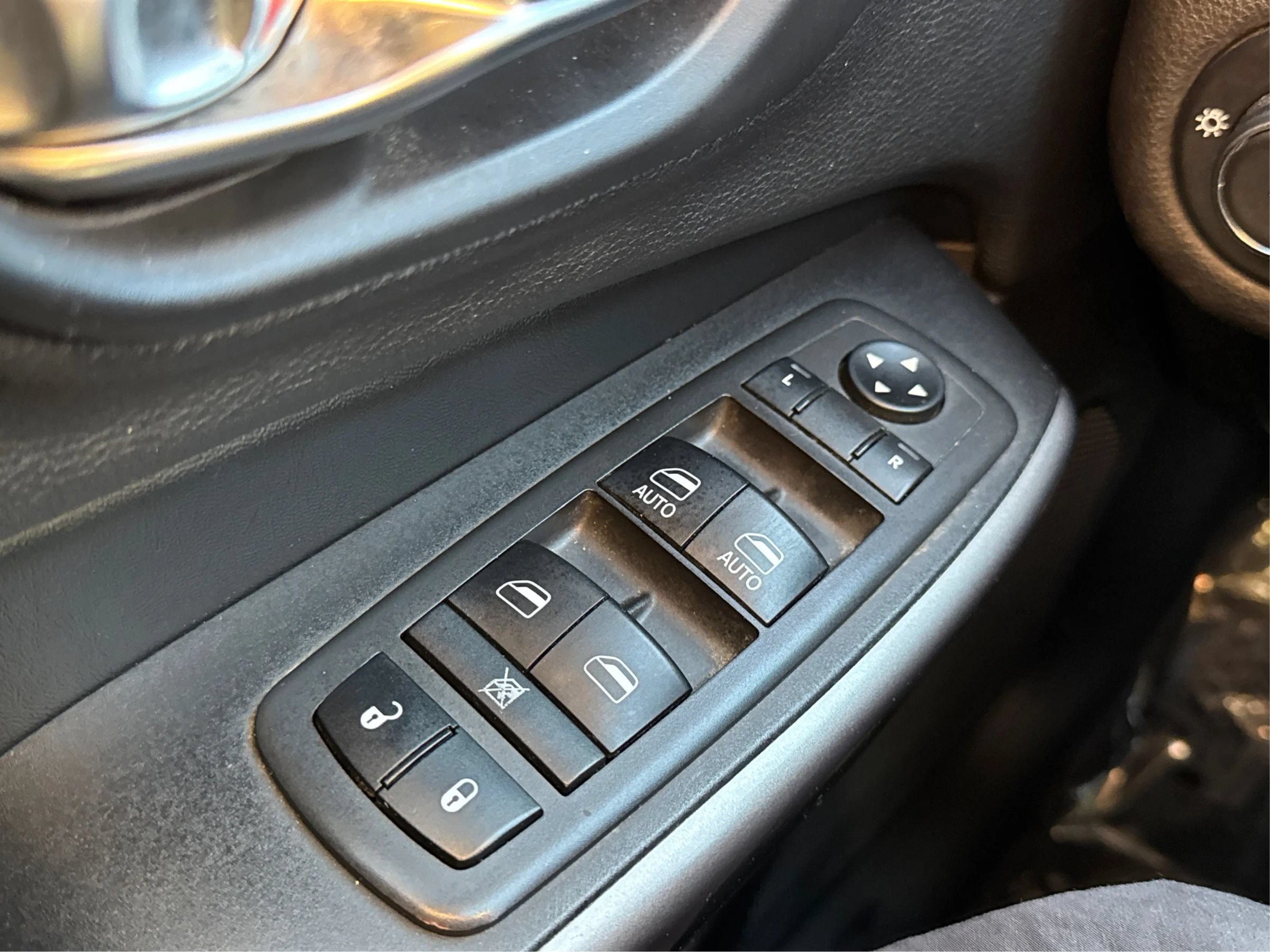 Used 2019 Jeep Cherokee Latitude Plus AWD/4WD image 33