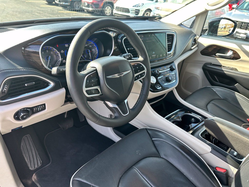 Used 2024 Chrysler Pacifica Limited FWD image 20