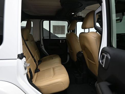 Used 2018 Jeep Wrangler Unlimited Sahara AWD/4WD image 20