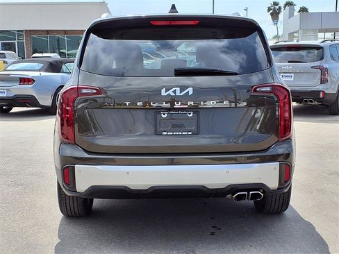 Used 2024 Kia Telluride S image 6