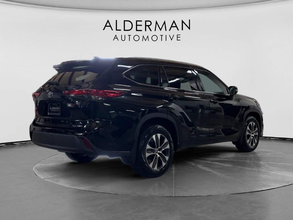 Used 2021 Toyota Highlander XLE AWD/4WD image 5