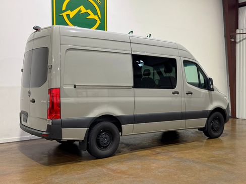 Used 2022 Mercedes-Benz Sprinter 2500 image 3
