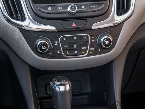 Used 2018 Chevrolet Equinox LT FWD image 29