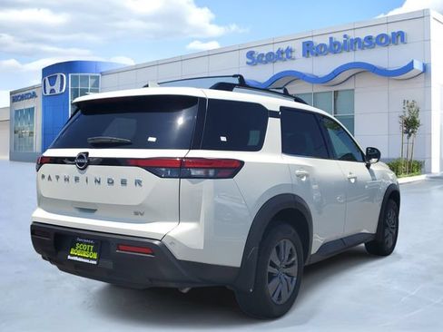 Used 2024 Nissan Pathfinder SV FWD image 4