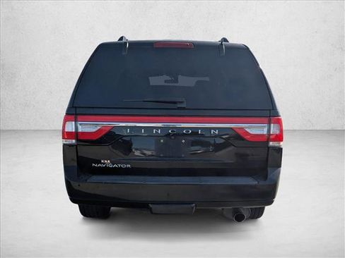 Used 2017 Lincoln Navigator Reserve image 3