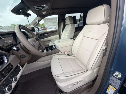 New 2026 GMC Yukon Denali w/ Denali Reserve Package AWD/4WD image 11