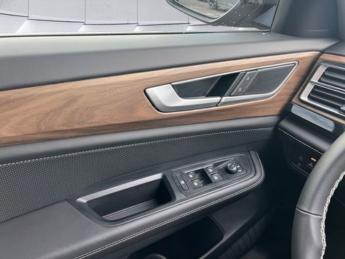 Used 2026 Volkswagen Atlas SE image 12