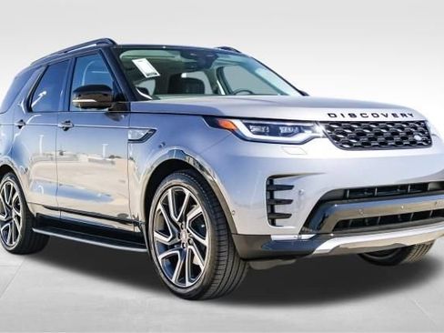 Used 2025 Land Rover Discovery Dynamic SE AWD/4WD image 3
