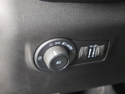 Used 2022 Jeep Compass Latitude image 23