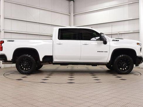 Used 2025 Chevrolet Silverado 2500 LTZ w/ LTZ Plus Package AWD/4WD image 9