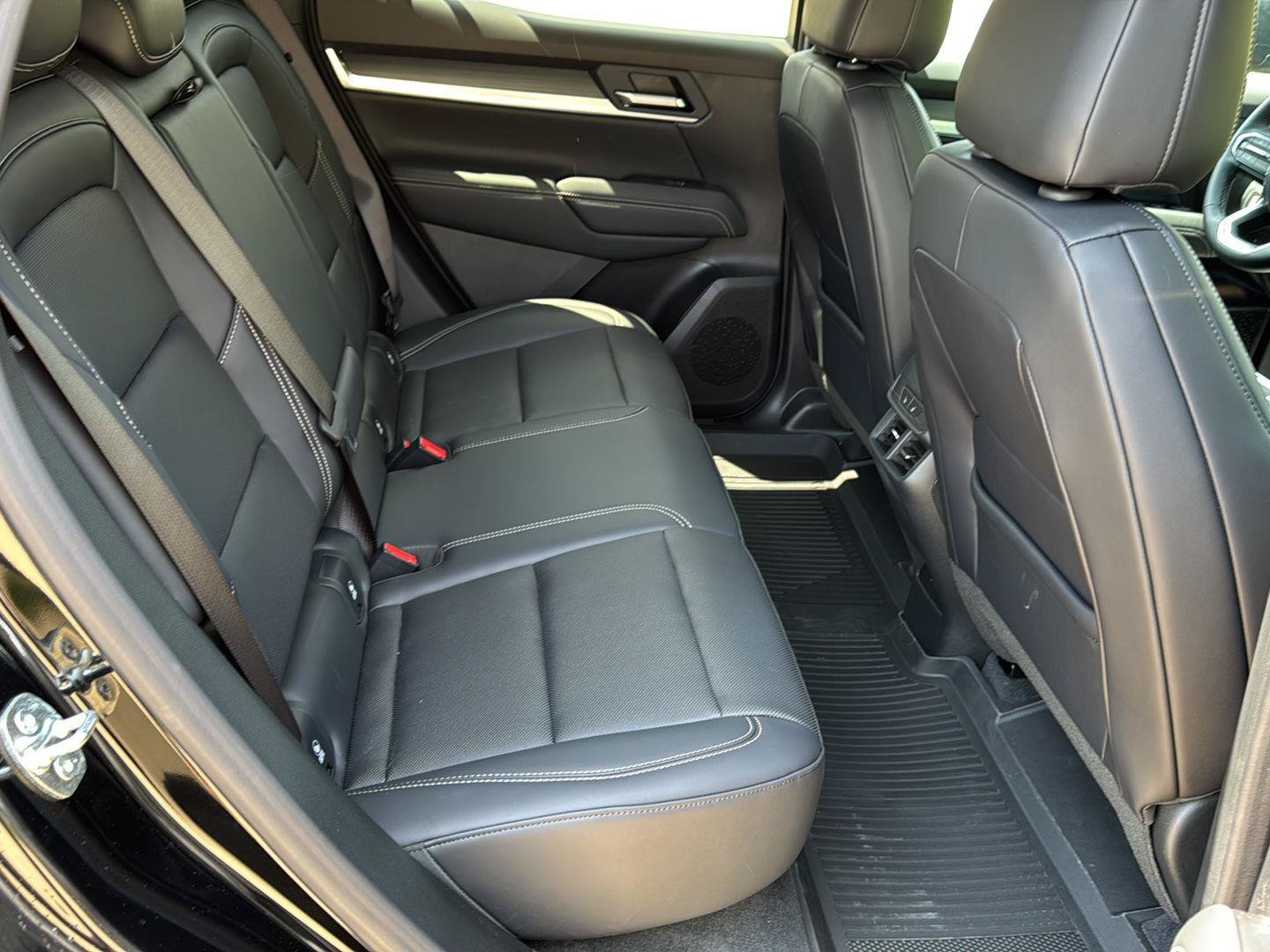 New 2027 GMC Terrain Elevation w/ Elevation Premium Package AWD/4WD image 24