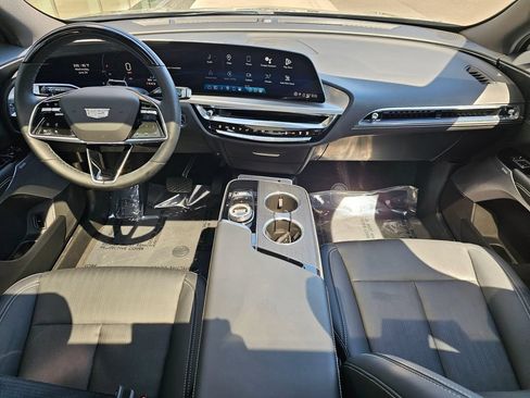 Certified 2024 Cadillac Lyriq Luxury AWD/4WD image 17