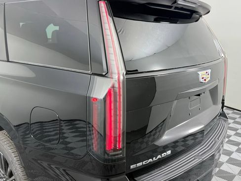 Used 2026 Cadillac Escalade Platinum Sport w/ LPO, Floor Liner Package AWD/4WD image 12