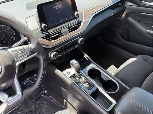 Certified 2024 Nissan Altima 2.5 SV FWD image 17