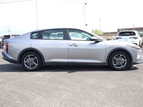 Used 2025 Kia K4 FWD image 3
