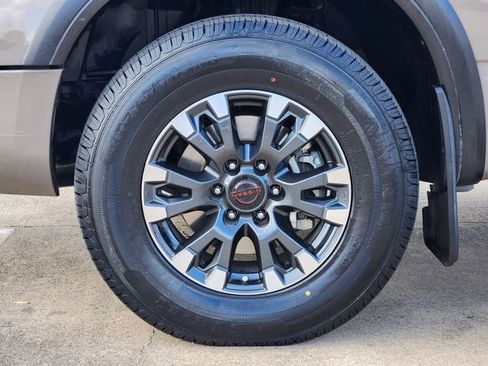 Used 2024 Nissan Titan PRO-4X w/ Pro-4x Convenience Package AWD/4WD image 10