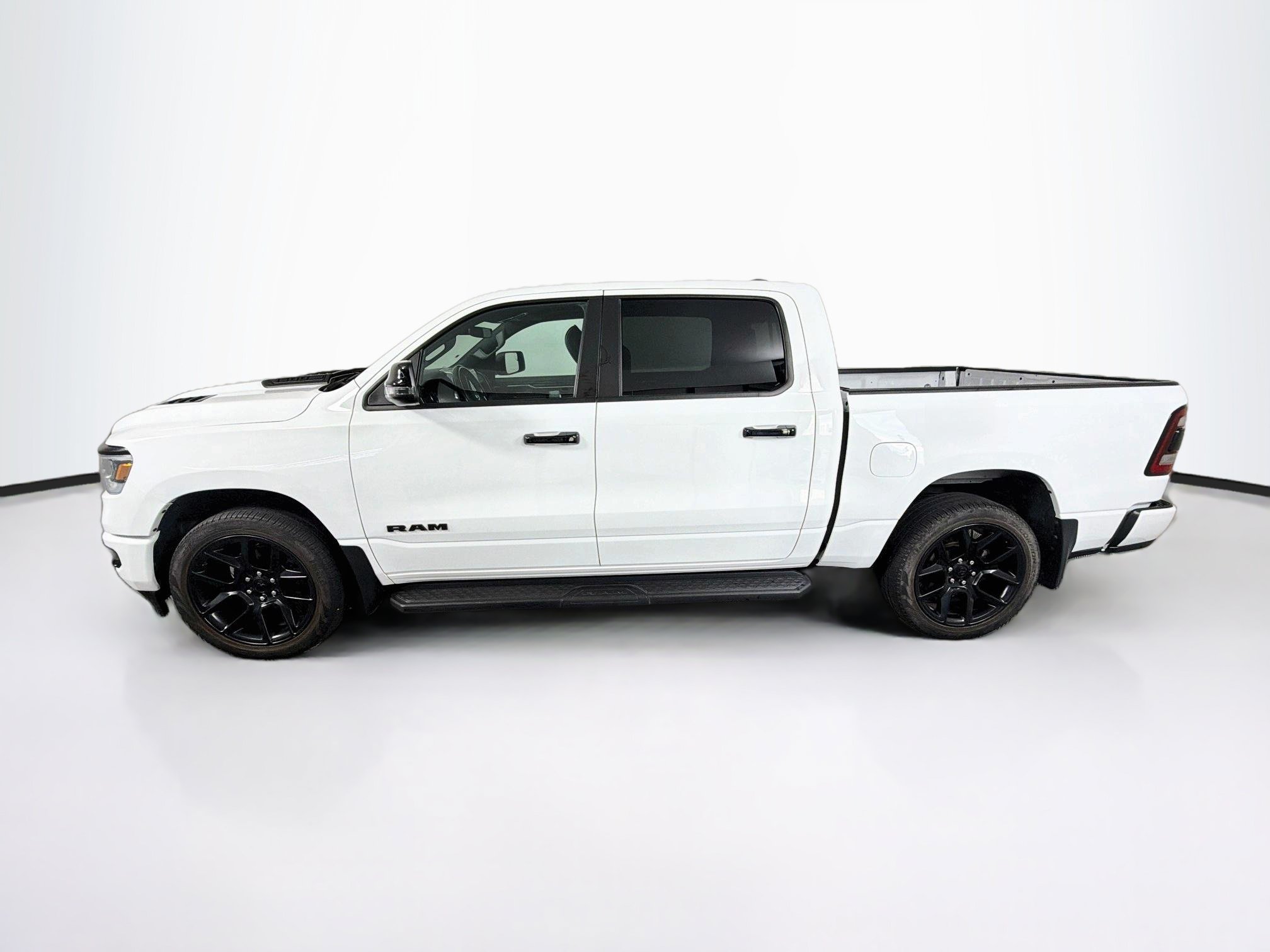 Used 2023 RAM 1500 Laramie AWD/4WD image 4