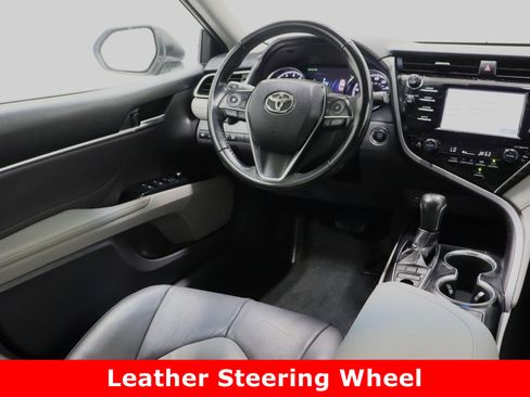 Used 2018 Toyota Camry XLE image 32
