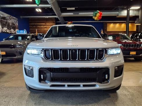 Certified 2024 Jeep Grand Cherokee L Overland w/ Advanced Protech Group III image 3