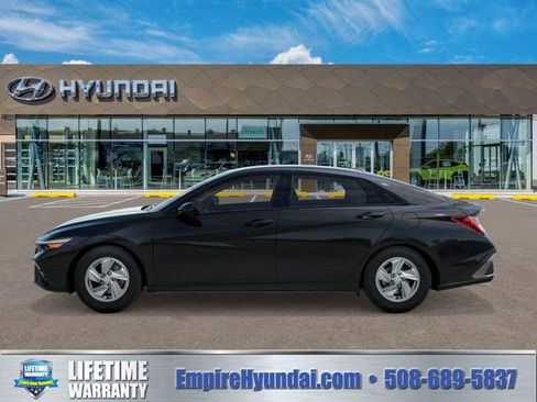 New 2026 Hyundai Elantra SE image 3