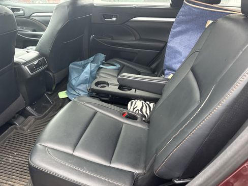 Certified 2017 Toyota Highlander XLE image 6