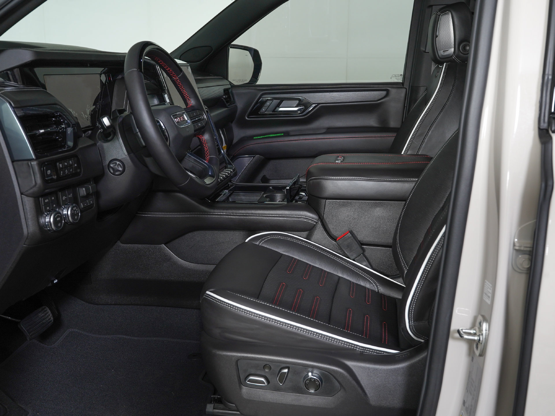 Used 2027 GMC Yukon XL AT4 Ultimate AWD/4WD image 17