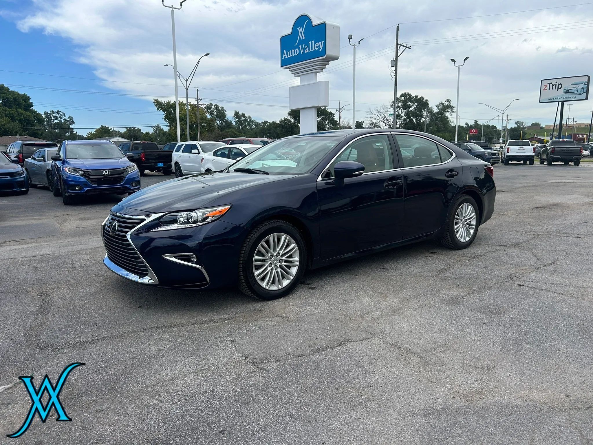 Used 2017 Lexus ES 350 w/ Accessory Package 2 FWD image 3