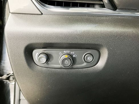 Used 2020 Chevrolet Traverse LT image 18