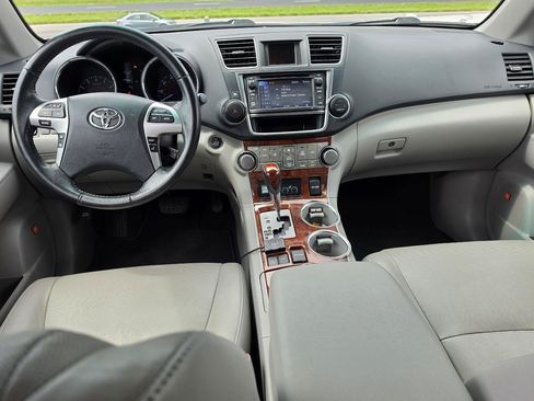 Used 2013 Toyota Highlander Limited FWD image 9