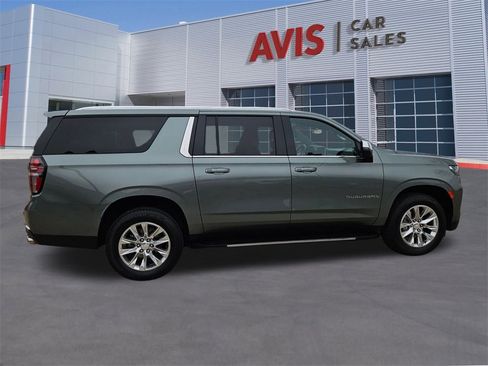 Used 2023 Chevrolet Suburban Premier image 7