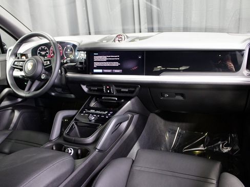 Certified 2024 Porsche Cayenne S image 22
