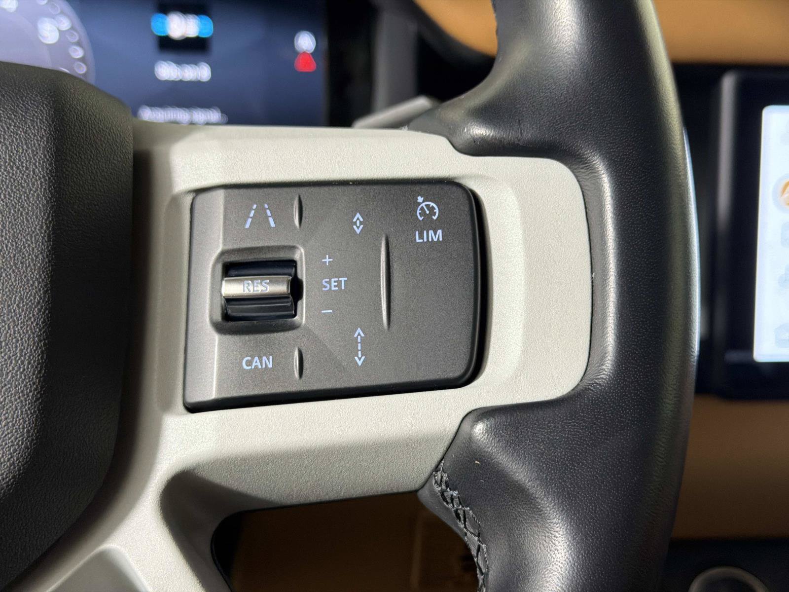 Used 2023 Land Rover Defender 110 SE AWD/4WD image 30