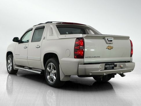Used 2013 Chevrolet Avalanche LTZ image 3