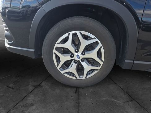 Used 2023 Subaru Forester Premium image 14