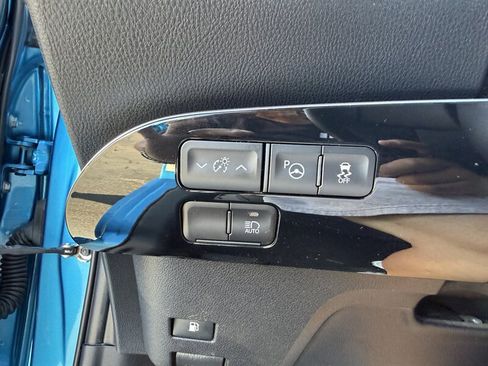 Used 2021 Toyota Prius XLE FWD image 16