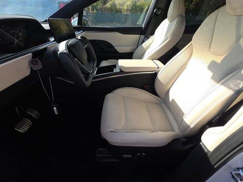 Used 2022 Tesla Model X Plaid image 8