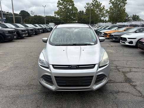 Used 2016 Ford Escape SE FWD image 2