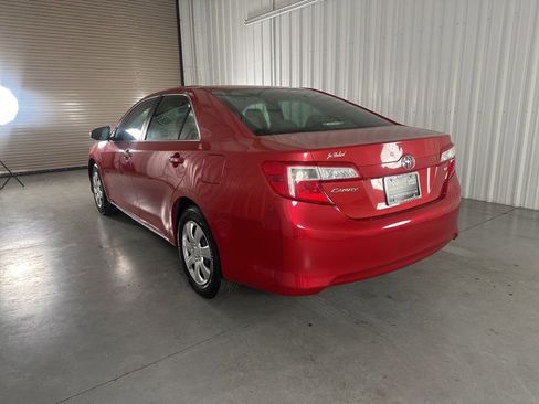 Used 2014 Toyota Camry LE image 7