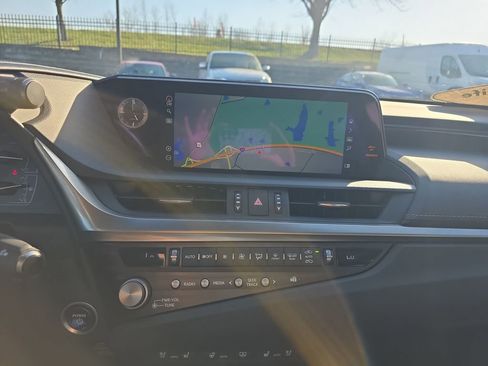 Used 2021 Lexus ES 300h 300h Luxury w/ Accessory Package image 9