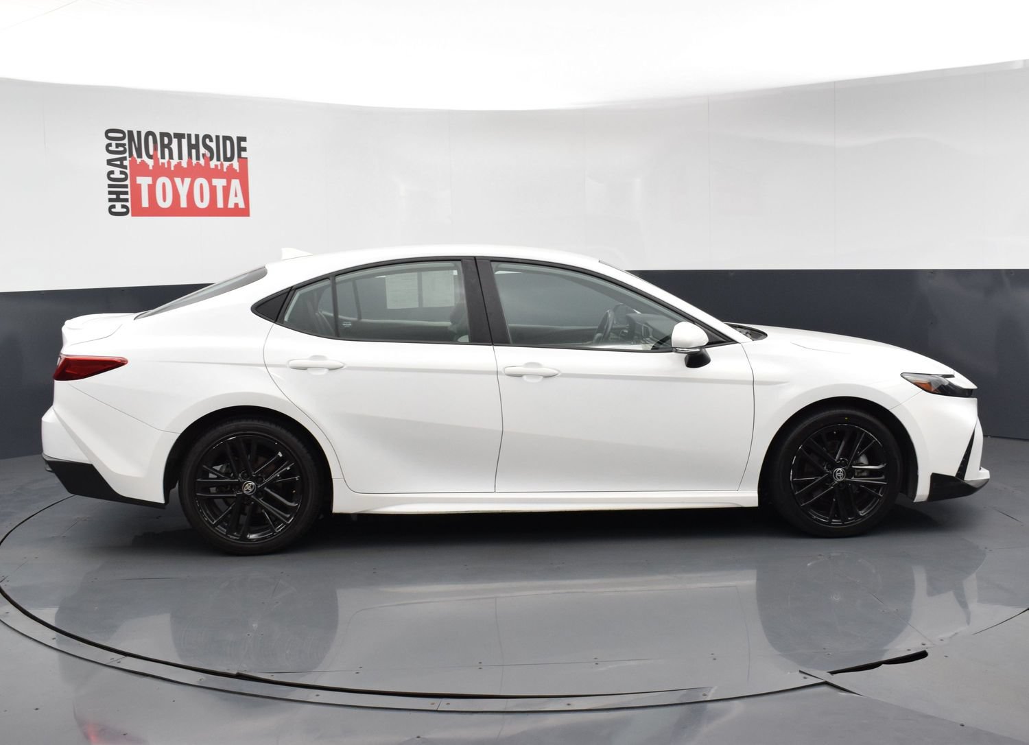 Used 2025 Toyota Camry SE FWD image 5
