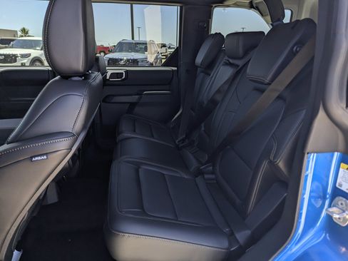 New 2026 Ford Bronco Badlands w/ Sasquatch Package AWD/4WD image 8