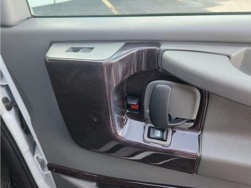 Used 2015 Chevrolet Express 2500 RWD image 38
